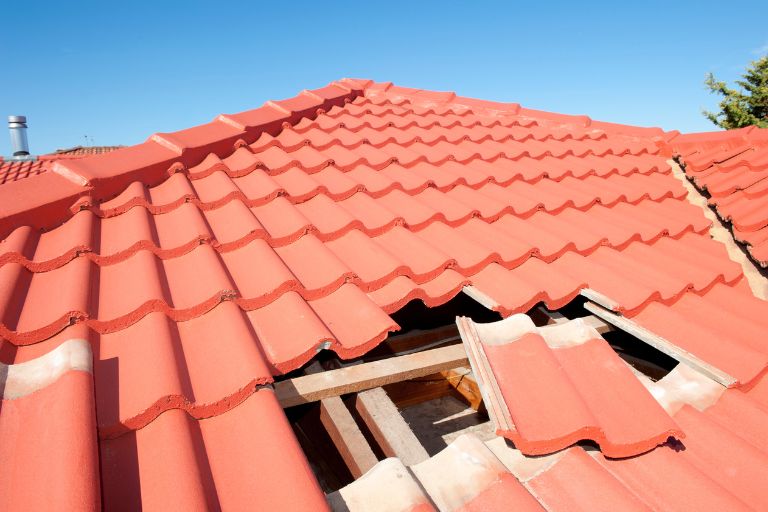 7 Dangers of DIY Roof Repair in Alabama You Should Know About